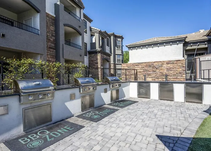 Boulevard 2br By Stadium Pool Parking Gym 06 Glendale