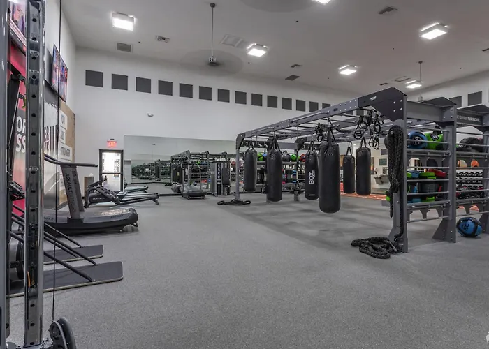 Apartment Boulevard 2br By Stadium Pool Parking Gym 06 *