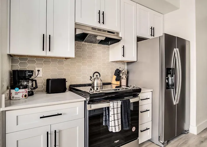 Apartment Boulevard 2br By Stadium Pool Parking Gym 06