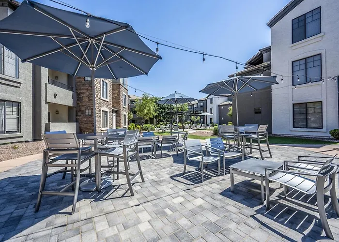 Boulevard 2br By Stadium Pool Parking Gym 06 Apartment Glendale