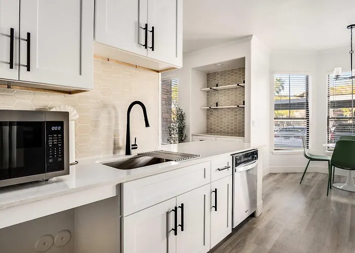 Boulevard 2br By Stadium Pool Parking Gym 06 Apartment Glendale